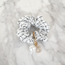 Load image into Gallery viewer, TWIGGY No.5 TWEED & PEARL SCRUNCHIE