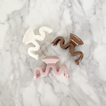 Load image into Gallery viewer, GISELE WAVE HAIR CLAW