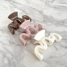 Load image into Gallery viewer, GISELE WAVE HAIR CLAW