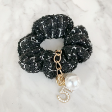 Load image into Gallery viewer, TWIGGY No.5 TWEED & PEARL SCRUNCHIE