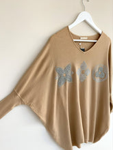 Load image into Gallery viewer, POCHETTE CAMEL KNIT JUMPER
